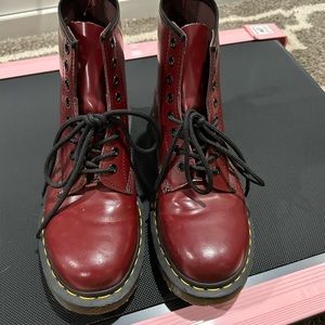 1460 SMOOTH LEATHER LACE UP BOOTS CHERRY.
